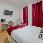 Rent a room of 200 m² in madrid