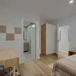 Rent 4 bedroom apartment in Barcelona