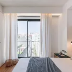 Rent 4 bedroom apartment of 74 m² in Lisboa