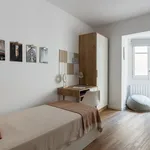 Rent 4 bedroom apartment in Barcelona