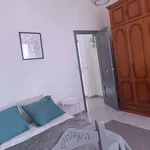 Rent a room of 230 m² in Sevilla