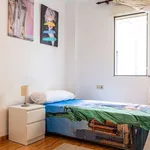 Rent a room of 100 m² in valencia