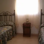 Alquilo 3 dormitorio casa de 90 m² en Huelva']