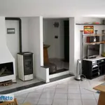 Affitto 5 camera casa di 160 m² in Giugliano in Campania