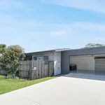 Rent 4 bedroom house in Coolum Beach