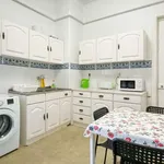 Rent a room of 210 m² in lisbon