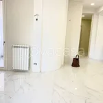 Affitto 3 camera appartamento di 81 m² in Napoli