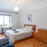 Rent 4 bedroom apartment in Lisbon