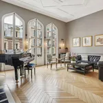 Maison de 245 m² avec 9 chambre(s) en location à Paris