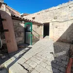 Rent 6 bedroom house of 80 m² in Ragusa