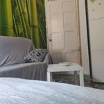 Rent a room of 200 m² in Granada