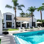 Rent 4 bedroom house of 1050 m² in Marbella