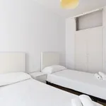 Rent 4 bedroom apartment of 124 m² in Barcelona