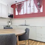 Rent 4 bedroom apartment of 107 m² in Paris