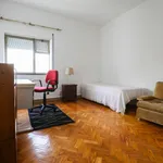 Rent 4 bedroom apartment in Lisbon