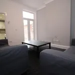 Rent 3 bedroom flat in East Midlands