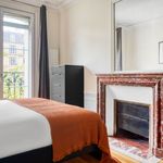 Rent a room of 85 m² in Paris