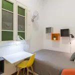 Rent a room of 200 m² in Barcelona