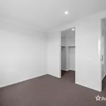 Rent 5 bedroom house in  Fraser Rise VIC 3336                        