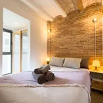 Rent 4 bedroom apartment of 36 m² in Barcelona