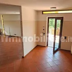 Affitto 5 camera casa di 219 m² in Verona