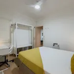 Rent 5 bedroom apartment in Barcelona