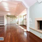 Rent 5 bedroom apartment of 240 m² in Rome