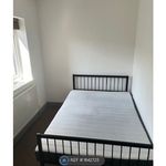 Rent 3 bedroom flat in East Midlands