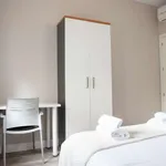 Rent 4 bedroom apartment in madrid