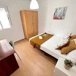 Rent a room of 90 m² in valencia