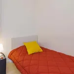 Rent a room of 600 m² in Rio Tinto