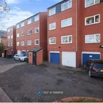 Rent 2 bedroom flat in West Midlands