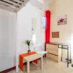 Rent 4 bedroom apartment in Barcelona