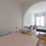 Rent a room of 200 m² in madrid