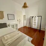 Rent a room of 150 m² in lisbon