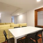 Rent a room of 275 m² in madrid