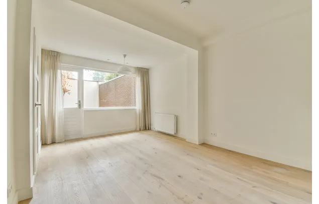 Huur 3 slaapkamer appartement van 62 m² in Indische Buurt-Oost