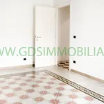 Rent 5 bedroom apartment of 100 m² in Roma