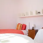 Rent a room of 350 m² in lisbon