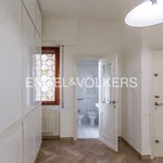 Rent 5 bedroom apartment of 180 m² in Roma