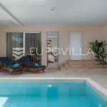 Rent 4 bedroom house of 240 m² in Solin - Okolica