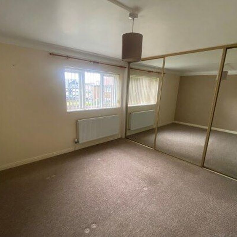 Flat to rent in Hoylake, Wirral CH47