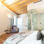 Rent a room of 200 m² in barcelona