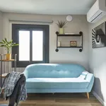 Rent 4 bedroom apartment of 35 m² in Barcelona