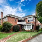 Rent 2 bedroom apartment in Caulfield North