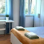 Rent a room of 100 m² in lisbon