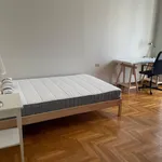 Rent 3 bedroom apartment of 66 m² in Milan