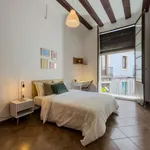 Rent 4 bedroom apartment in Barcelona