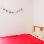 Rent a room of 100 m² in lisbon