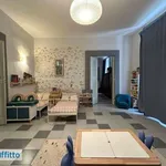 Affitto 4 camera appartamento di 130 m² in Naples